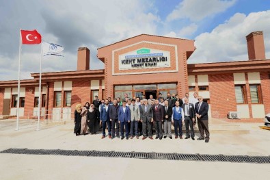 Başkan Karaosmanoğlu'ndan Kent Mezarlığı Yeni Hizmet Binasında İnceleme