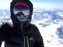 DONMA TEHLİKESİ - Bursalı Dağcı, -40 Derecede Avrupa'nın Zirvesine Tırmandı