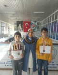 ÇANAKKALE ZAFERI - Çamlıcalı Öğrenciler Satranç Turnuvasında Dereceye Girdi