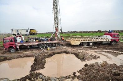 DİSKİ 46 Kırsal Mahallede Sondajla Su Arıyor
