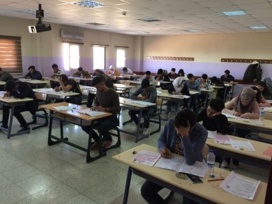 HRÜ'de Yabancı Uyruklu Öğrenci Seçme Sınavı Yapıldı