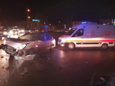 Kocaeli'de İki Otomobil Çarpıştı Açıklaması 4 Yaralı