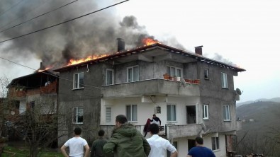 Sakarya'da Lodosla Büyüyen Çatı Yangını Korkuttu