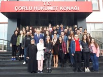 ODALAR VE BORSALAR BIRLIĞI - Üniversite Öğrencileri Projelerini Kaymakam Kılıç İle Paylaştı