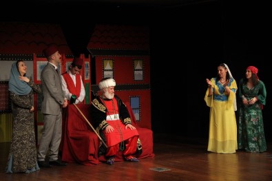 Akçaabat'ta 8. Erol Günaydın Tiyatro Günleri Başladı