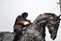 BREMEN MıZıKACıLARı - Ataşehir'de  1 Ton Ağırlığındaki 'Merkür Atı' Büyük İlgi Görüyor