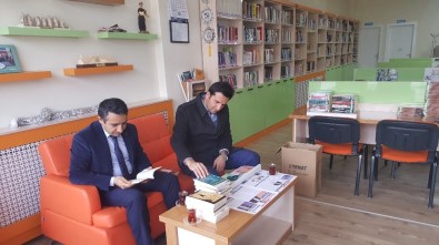 Kitap Okuyanlara Beş Yıldızlı Otelde Tatil