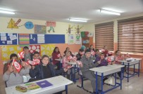 SAIM ESKIOĞLU - Öğrenciler Afrin Kahramanlarına Şiirle Moral Verdi