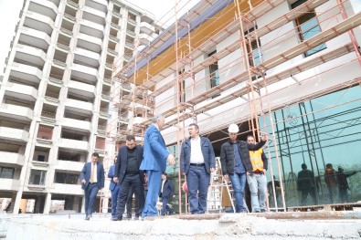 Başkan Çelik, Talas Sosyal Yaşam Merkezi İnşaatında İncelemelerde Bulundu