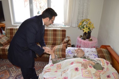 Başkan Mengi Ev Ev Dolaşıp Yaşlıları Ziyaret Etti