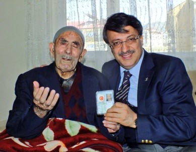 Başkan Türkmenoğlu'ndan Yaşlılara Ziyaret