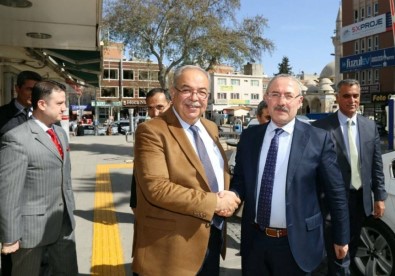 Başkan Yardımcısı Özyolcu Belediyenin Çalışmalarını İnceledi