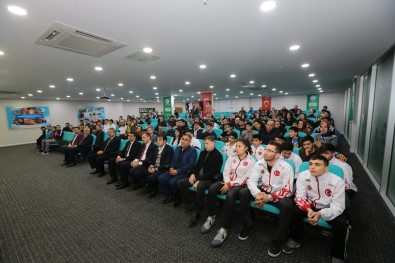 Gaziosmanpaşa Belediyesi'nden Başarılı Olan Sporculara 100 Bin TL Para Ödülü
