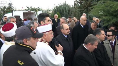 Hasan Celal Güzel'in Cenazesi Toprağa Verildi