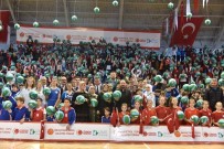 HİDAYET TÜRKOĞLU - İzmit'te 10 Bin Öğrenciye Basketbol Topu Dağıtıldı