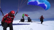 MEHMED ALI SARAOĞLU - Murat Dağı'nda Kayaklı Yamaç Paraşütü Yaptılar