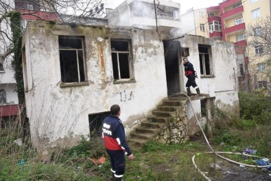 Sinop'ta Metruk Binada Yangın