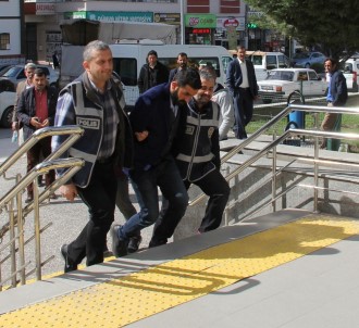68 Bin Liralık Altın Çalan Sahte Polisler Adliyeye Sevk Edildi