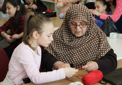 Becerikli Eller Atölyesinin Öğrencileri Büyükanneleriyle Buluştu