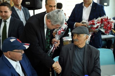 Belediye Başkanı Polat Yaşlıları Misafir Etti