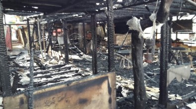 Çıkan Yangında 2 Kafeterya Kullanılamaz Hale Geldi