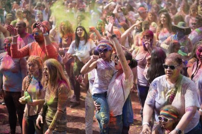 'Holi Festivali' Yine Renk Saçacak