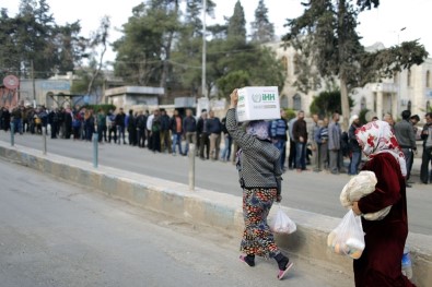 İHH'dan Afrin Merkezine Yardım