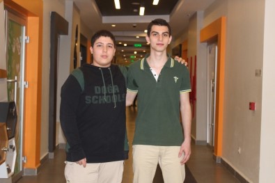 Liseli Türk Gençleri Gurur Yaşattı