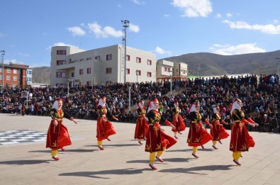 Muş'ta Renkli Nevruz Kutlaması
