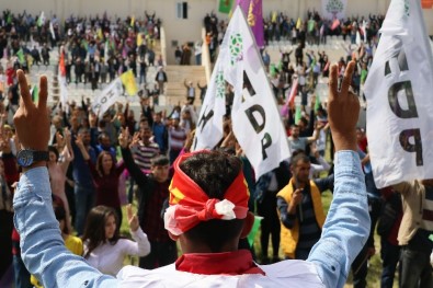 Öcalan Lehine Sloganlara Nevruz Komitesi Geçit Vermedi