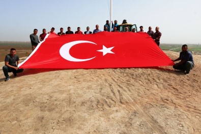 Akçakale'ye İki Dev Türk Bayrağı Dikildi