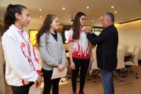 ŞÜKRÜ SÖZEN - Başkan Sözen'den Başarılı Sporculara Altın