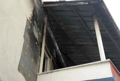 Çelikhan'da Evin Terasında Yangın Çıktı