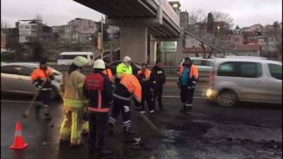 Fatih'te Servis Minibüsü Yandı