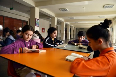 Öğrenciler 'Edebi Hayat Okumaları' Sınavına Hazırlanıyor