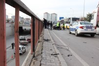 Otomobilinin Ön Camına Korkuluk Demiri Düşen Sürücü Ölümden Döndü