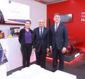 SÜRÜŞ KEYFİ - Başbakan Yardımcısı Mehmet Şimşek Vodafone Standını Ziyaret Etti