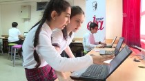 BİLGİSAYAR OYUNU - Bilgisayar Oyunuyla Ders Çalışıyorlar
