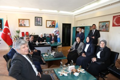 Milletvekili Öznur Çalık'tan Erzincan Belediyesine Ziyaret