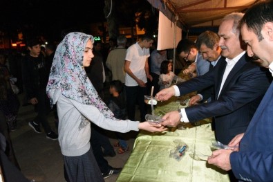Osmaniye Belediyesi Camilerde Helva Dağıttı
