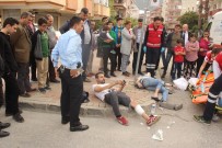 ÇETİN EMEÇ - Otomobil İle Motosiklet Çarpıştı Açıklaması 2 Yaralı