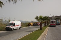 TİCARİ TAKSİ - Turistleri Taşıyan Araç Devrildi Açıklaması 2 Yaralı