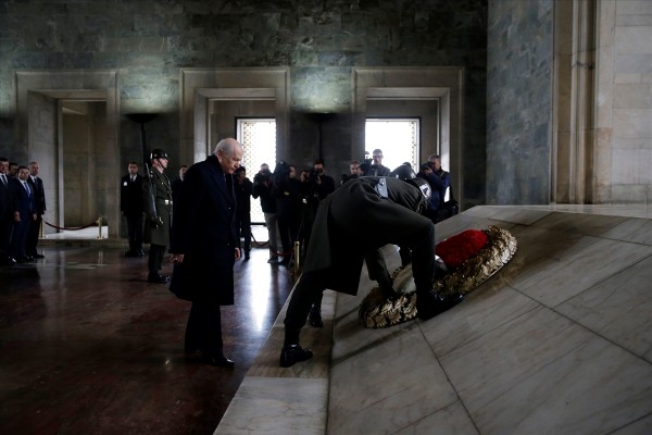 Bahçeli, MYK ve MDK üyeleri ile Anıtkabir'de