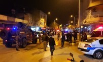 ÖZEL HAREKAT POLİSLERİ - Adıyaman'da İki Grup Arasında Kavgası Açıklaması 8 Yaralı, 8 Gözaltı