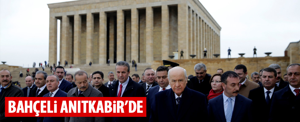 Bahçeli, MYK ve MDK üyeleri ile Anıtkabir'de