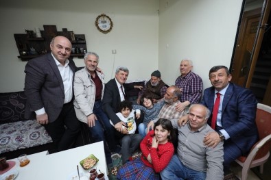 Başkan Karaosmanoğlu'ndan Yaşlılar Haftası'ndan Anlamlı Ziyaret