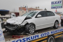 AKÇAKIRAZ - Elazığ'da Trafik Kazası Açıklaması 2 Yaralı