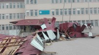 ŞİDDETLİ RÜZGAR - Fırtına Çatıları Uçurdu, Hafta Sonu Olması Faciayı Önledi