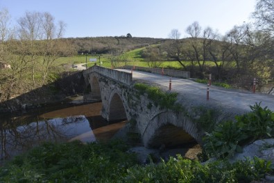Tarihi Köprüyü Restore Edeceğiz Diye Yıkıp Yerine Ucube İnşa Ettiler