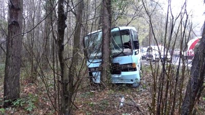 Sarıyer'de Minibüs Ağaca Çarptı Açıklaması 5 Yaralı
